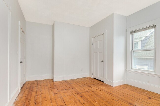 Photo - Huge 4 bed in Somerville