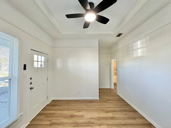 Photo - E Noble St 403/ 405  LEASE UP ONLY Unit 403