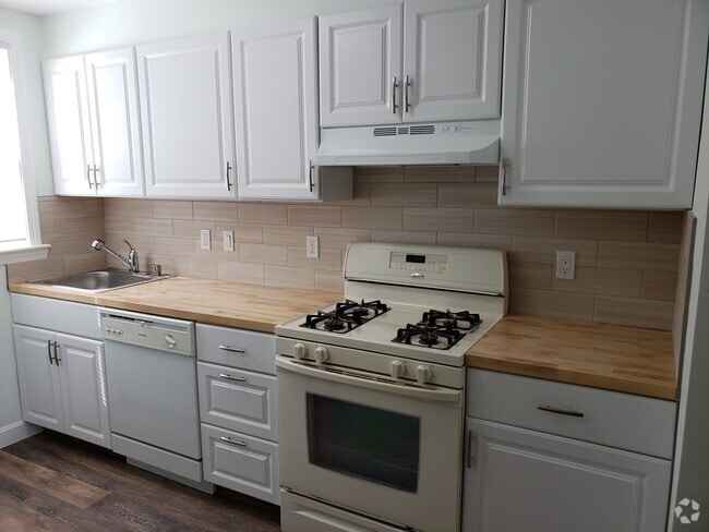 Building Photo - 16 Jason St Unit 1 Rental