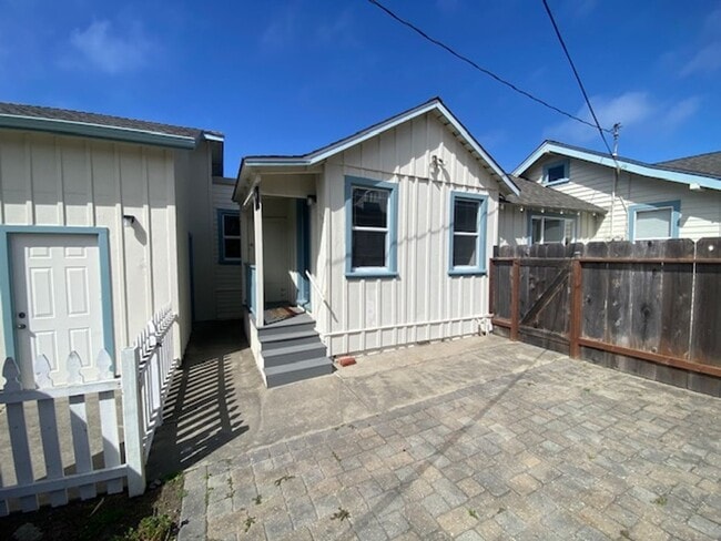 Building Photo - 512 Lobos Ave Unit B