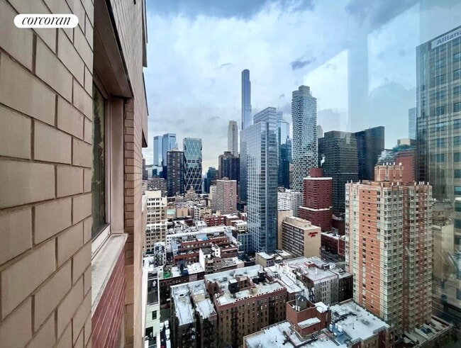 Building Photo - 350 W 50th St