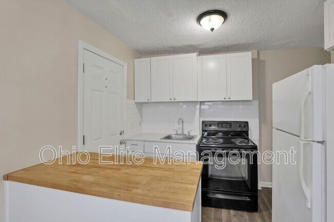 Photo - 898 Racine Ave