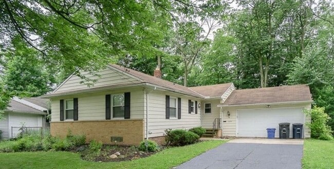 Building Photo - Beautiful single family home on a very Quiet street