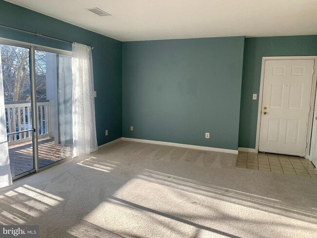 Building Photo - 20301 Beechwood Terrace Unit 201