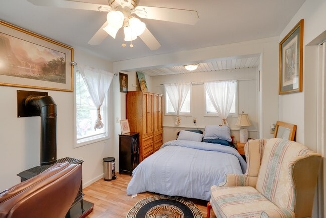 Photo - 429 W Lawrence St