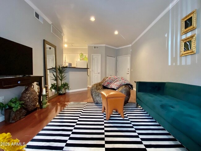 Photo - 1701 E Colter St Unidad 161