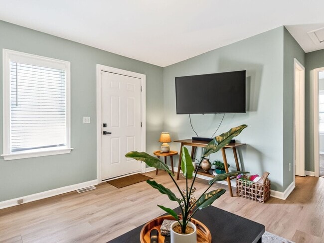 Photo - 418 N Allen Rd