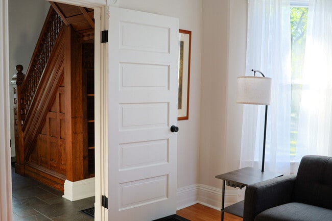 Building Photo - 5104 Abigail Dr Unit 1