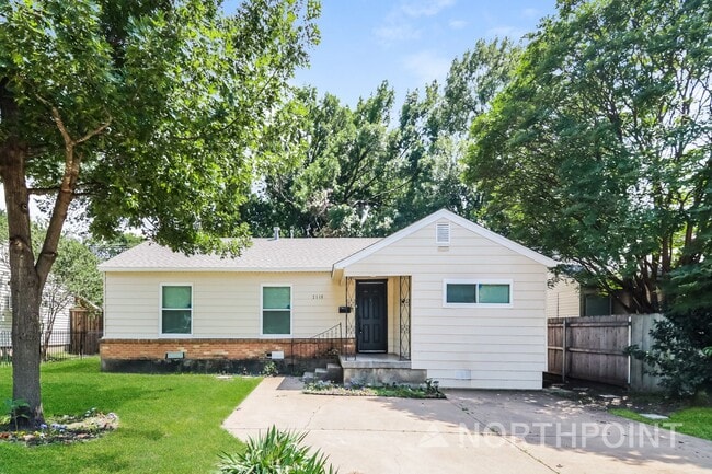 Building Photo - 3 BR/2BA | Updated Single Family Home | Gated backyard | In Dallas!