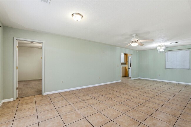 Photo - 831 Terryhollow St