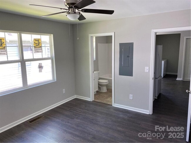 Photo - 728 E Pine St