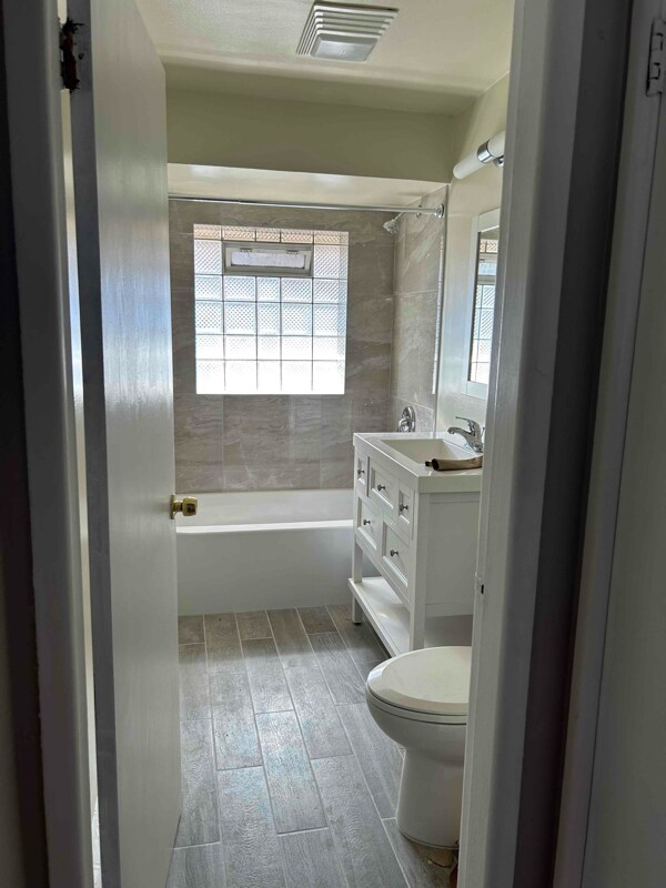 1039 David Dr Apartment Unit 2E Bensenville, IL