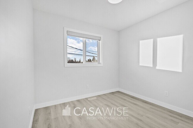 Photo - 10250-102157 157 St NW Unit GS