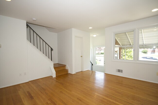 Photo - Welcome to this lovely 3bd 1.5bth home!