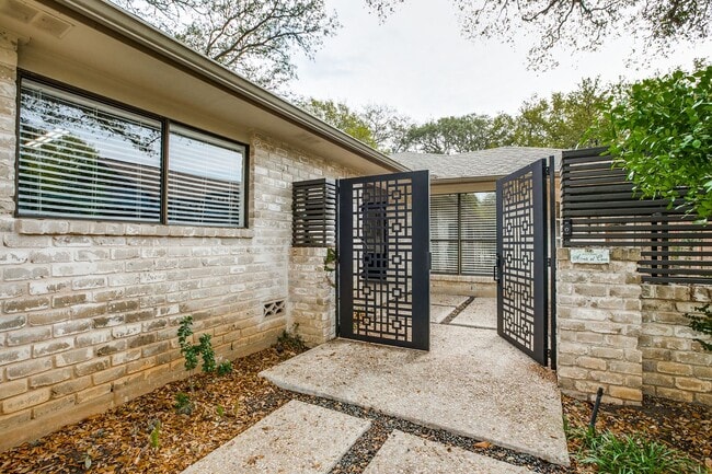 Photo - RENOVATED 2-BEDROOM IN WHISPERING OAKS