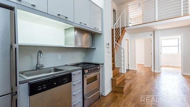 Building Photo - 100 Dupont St Unit 1D