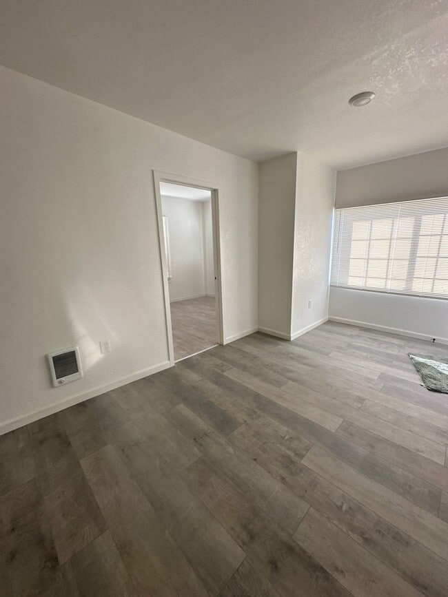 Photo - 317 Martin St