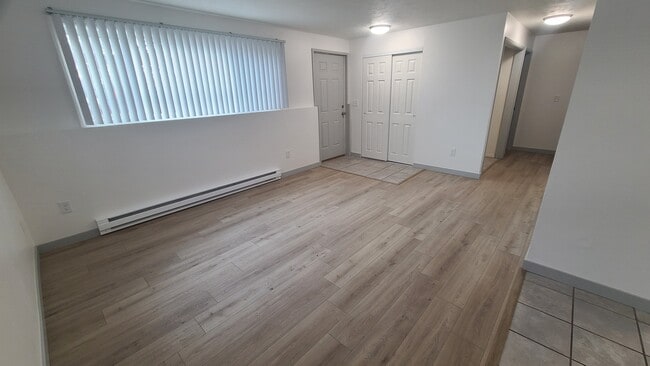 Building Photo - 2404 N Hamilton St Unit 2 - Lower