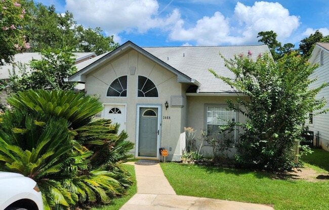 Photo - 3 bedroom townhome for rent in NE Tallahassee, wood floors, fenced yard available early July 2026...