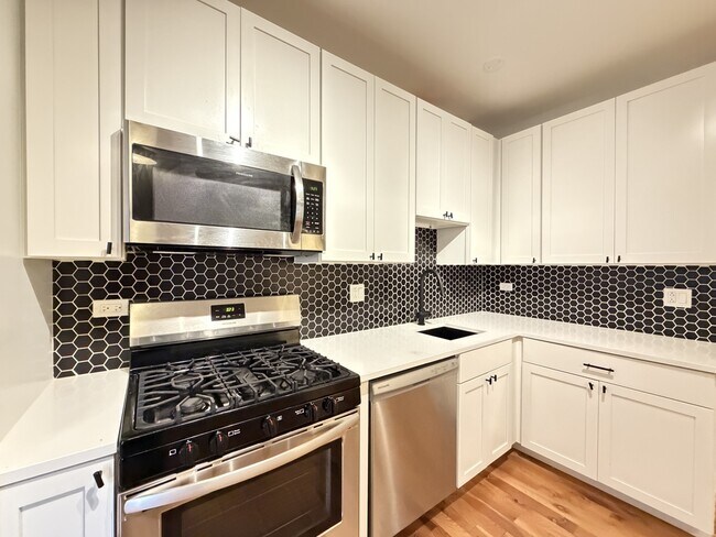643 W Wrightwood Ave Unit 702