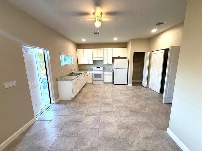 Building Photo - 4955 Serafica Dr