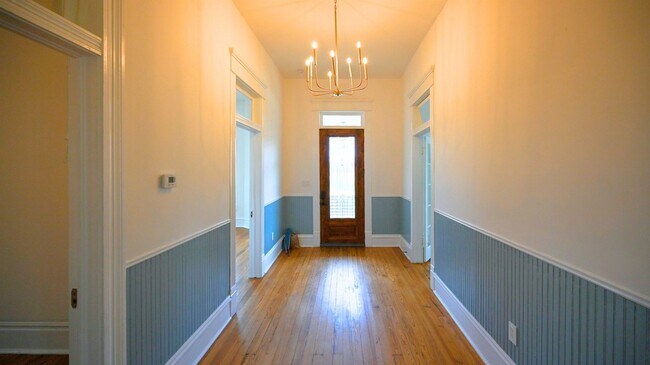 Photo - 2510 Nagle St