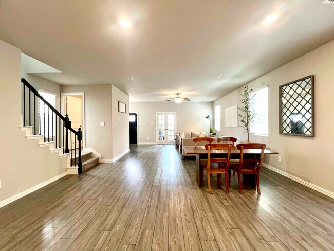 Photo - 2629 Gateway Ave