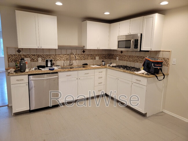344 W Selmar Ct