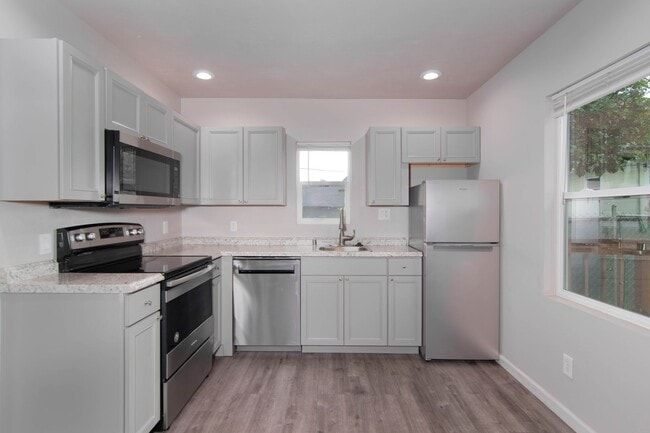 Building Photo - 1314 W Mallon Ave Unit 1314 W Mallon Ave. -  C Rental