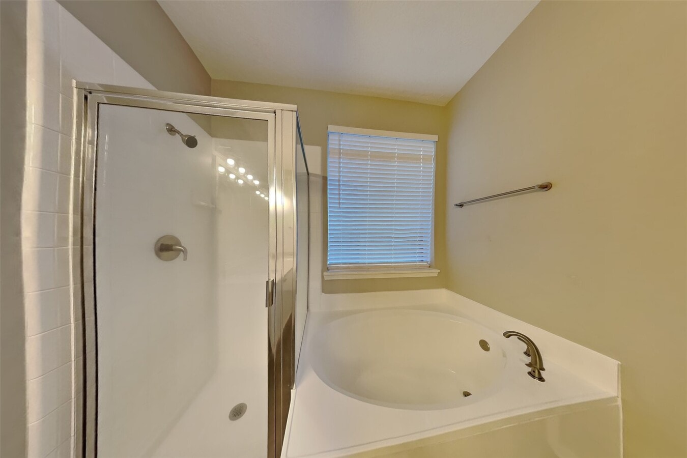 Photo - 131 Lissa Ln