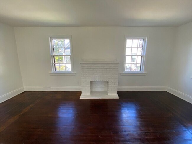 Photo - Bright 3BR / 2 Bath Bungalow Near Parks & ...