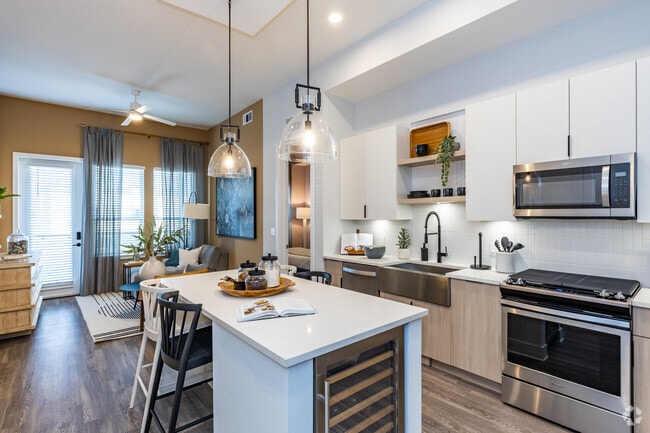 2 BR, 2 BA - 1,132SF