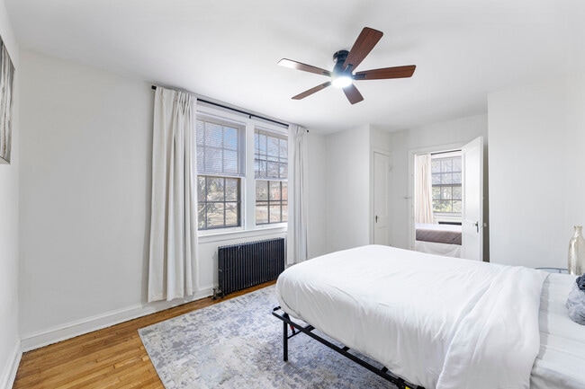 Photo - 4348 Southern Ave SE Unit Charming
