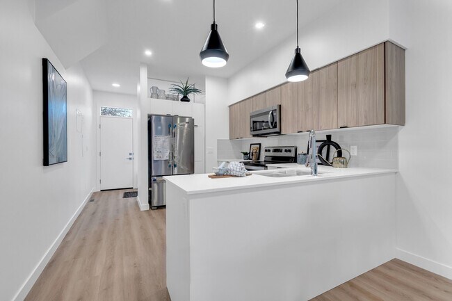 Photo - 9333-9149 Street Unit c. 9333 149 St. NW