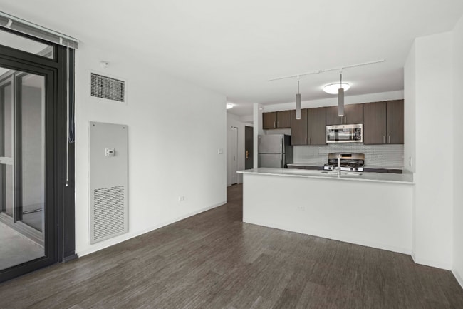 Photo - 160 W Superior St Unit 3E