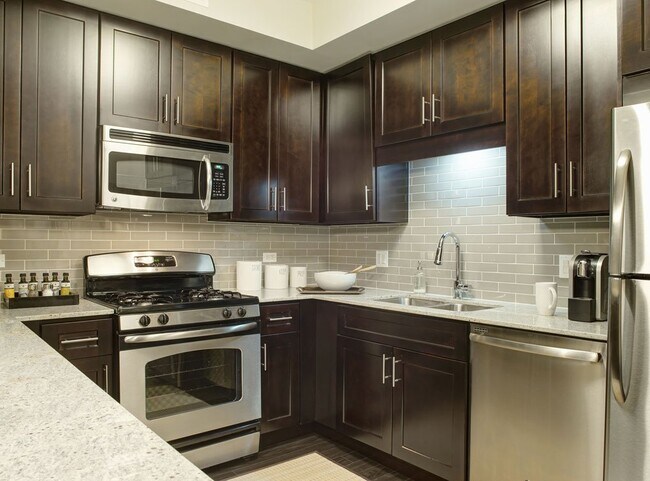 Photo - 53 W Hubbard St