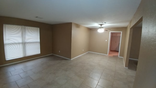 3010 NE Kingsbriar Dr