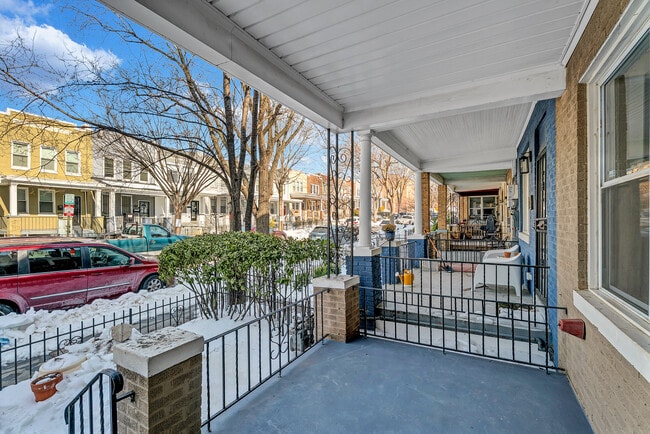 Photo - 1921 Bennett Pl NE