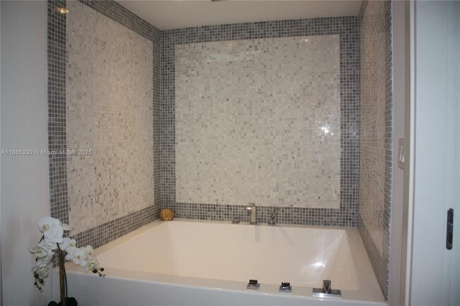Building Photo - 200 Biscayne Blvd Way Unit 4413 Rental