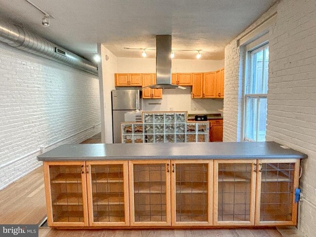 Building Photo - 212 Race St Unit 4C