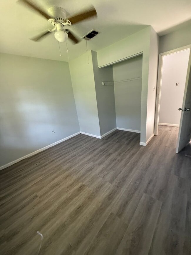 7467 Glenetta Ct