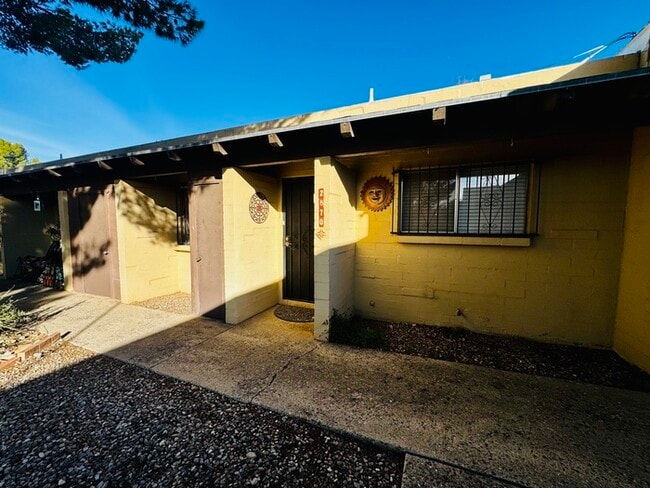 Building Photo - FOR RENT