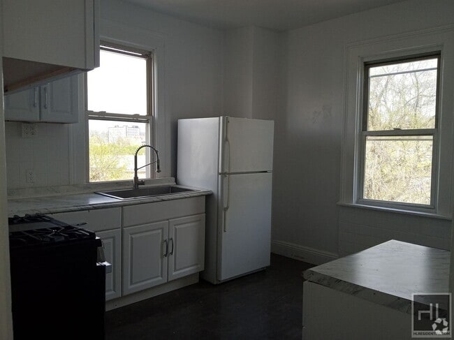 Building Photo - Chestnut St Yonkers Unit 2 Rental