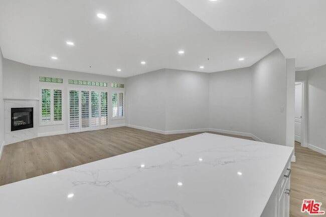 Photo - 4477 Woodman Ave Unidad 207