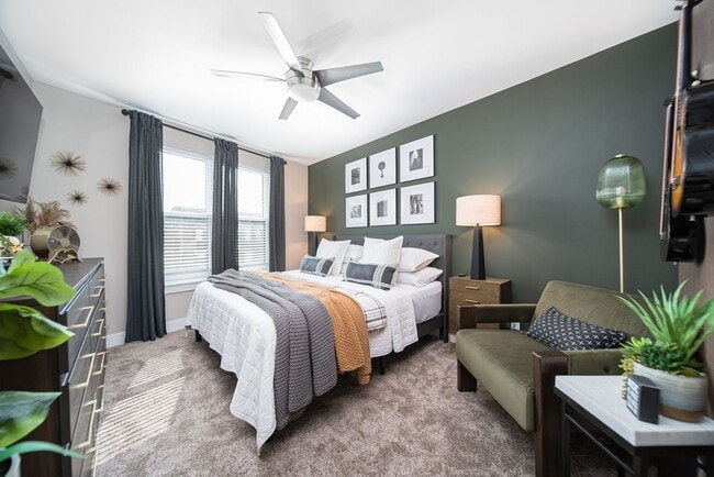 Building Photo - Fully Furnished 1 Bedroom in the heart of ... Unit 999-306