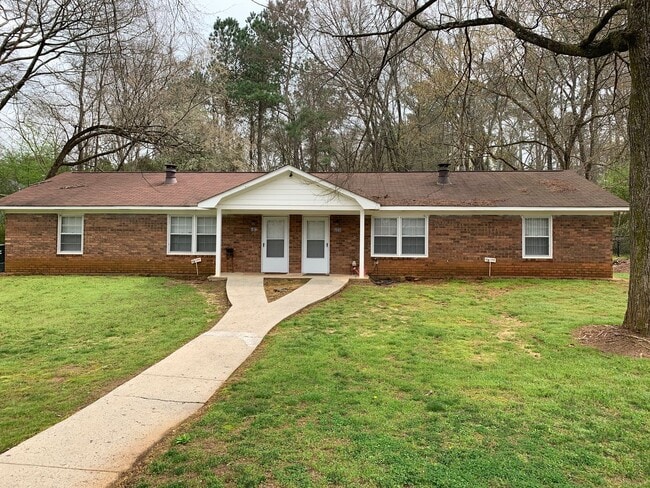 Building Photo - 600-602 Freeman Dr Unit 600 Freeman Drive