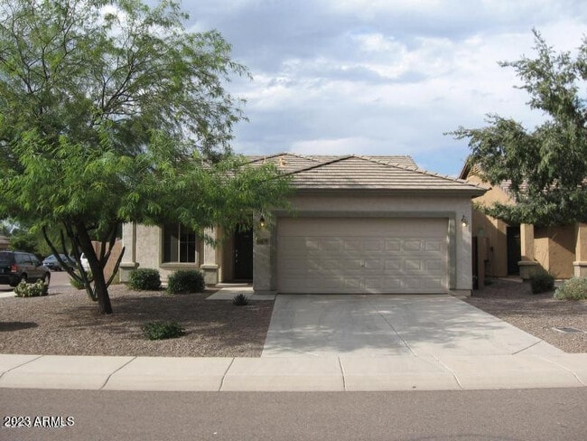 Building Photo - 466 E Yellow Wood Ave