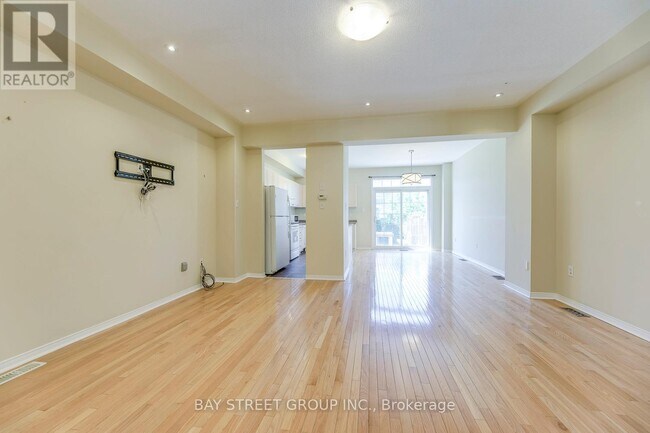 Photo - 2413 Whistling Springs Crescent
