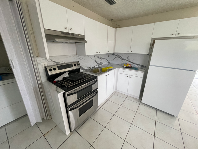 Photo - 3500 SW 24th St Apartment Unit 3500