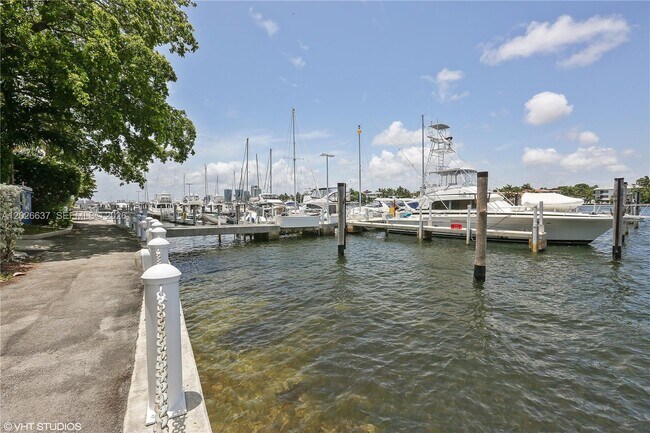 Photo - 2 Grove Isle Dr Unit B1706